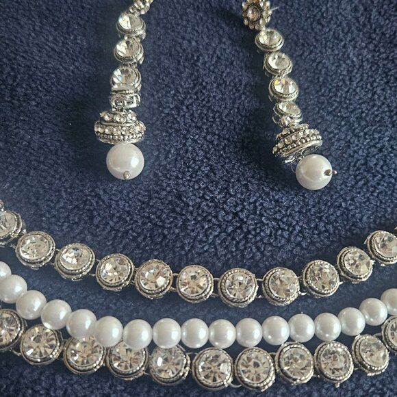 Diamonds and pearl Necklace Set with matching earrings length adjusting string - Picture 1 of 3